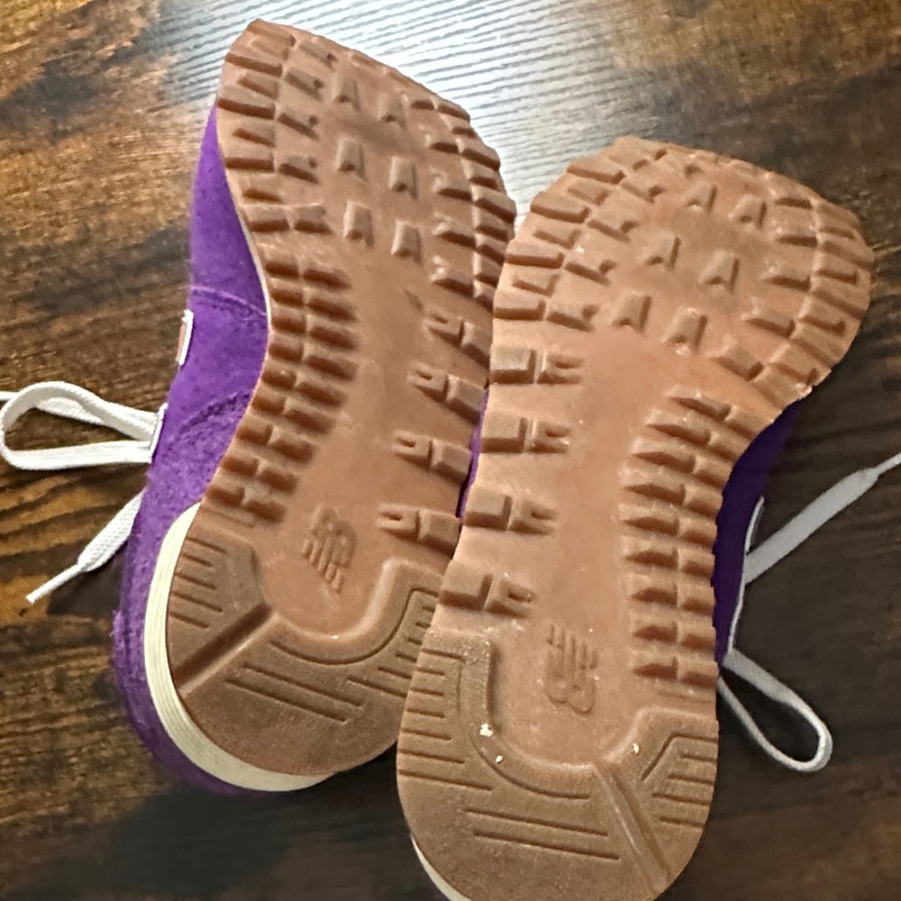 New Balance Women’s 574 Sneakers in Purple and Orange - Picture 4 of 4
